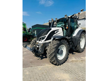 Трактор VALTRA T254