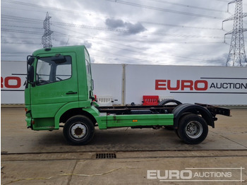 Грузовик-шасси 2002 Mercedes 4x2 Chassis Cab, Manual Gearbox: фото 2