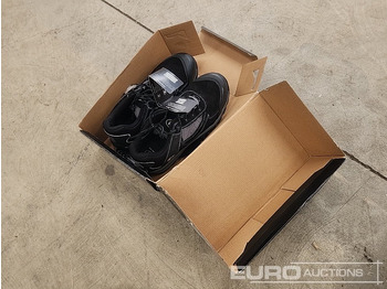 Оборудование для гаражей/ Мастерских Unused V12 V-Sport Size 10 Safety Trainers: фото 5