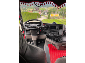 Фото интерьера 1: Лесовоз SCANIA R520 XT