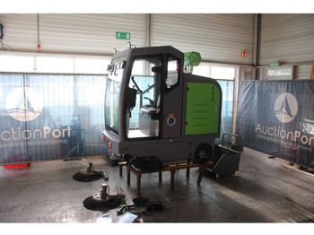 Подметально-уборочная машина