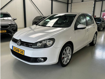 Седан VOLKSWAGEN