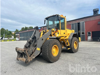 Колёсный погрузчик VOLVO L90