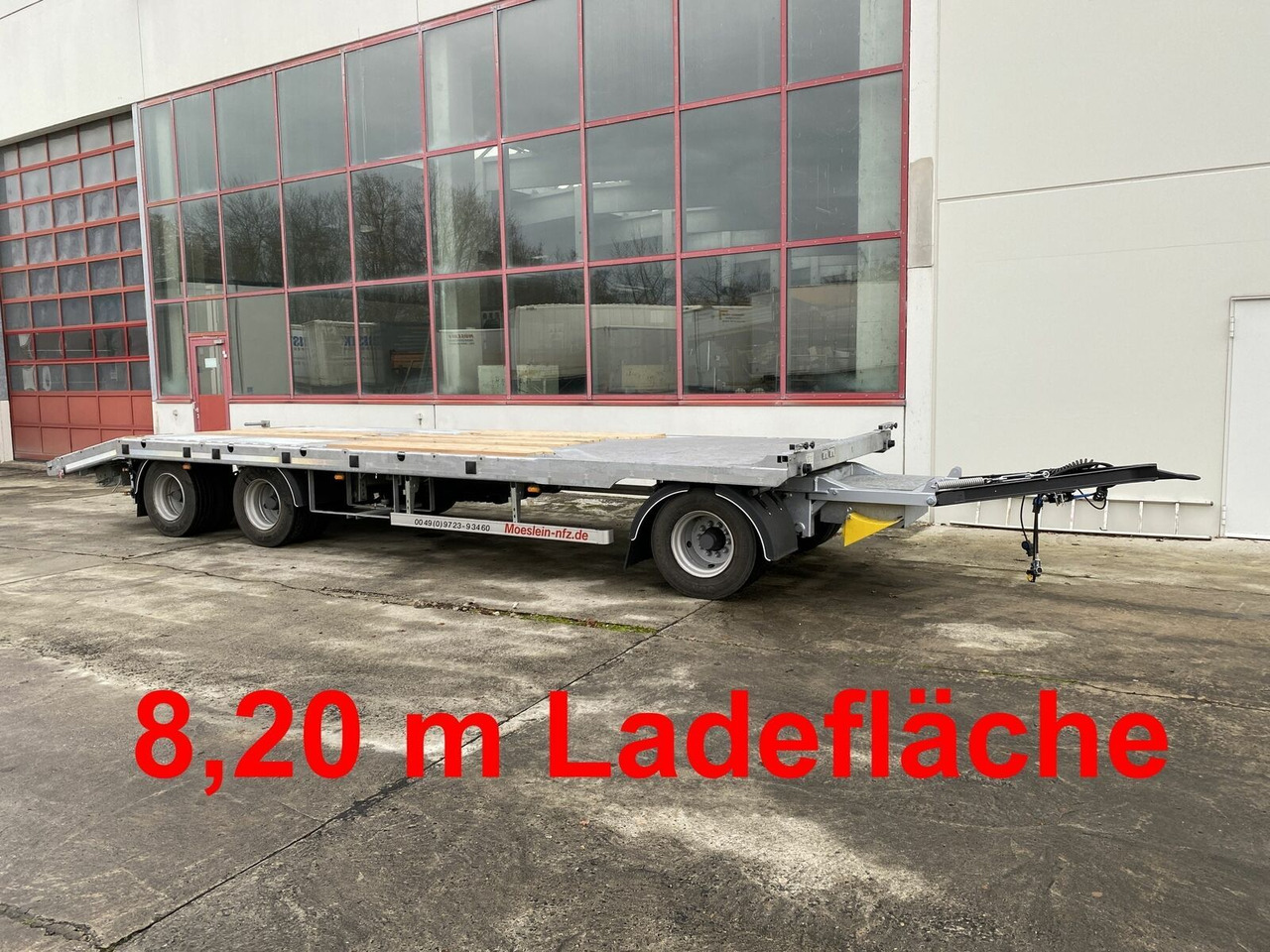 Möslein 3 Achs Tieflader gerader Ladefläche 8,10 m,Neuf - Низкорамный прицеп: фото 1 Möslein 3 Achs Tieflader gerader Ladefläche 8,10 m,Neuf - Низкорамный прицеп: фото 1