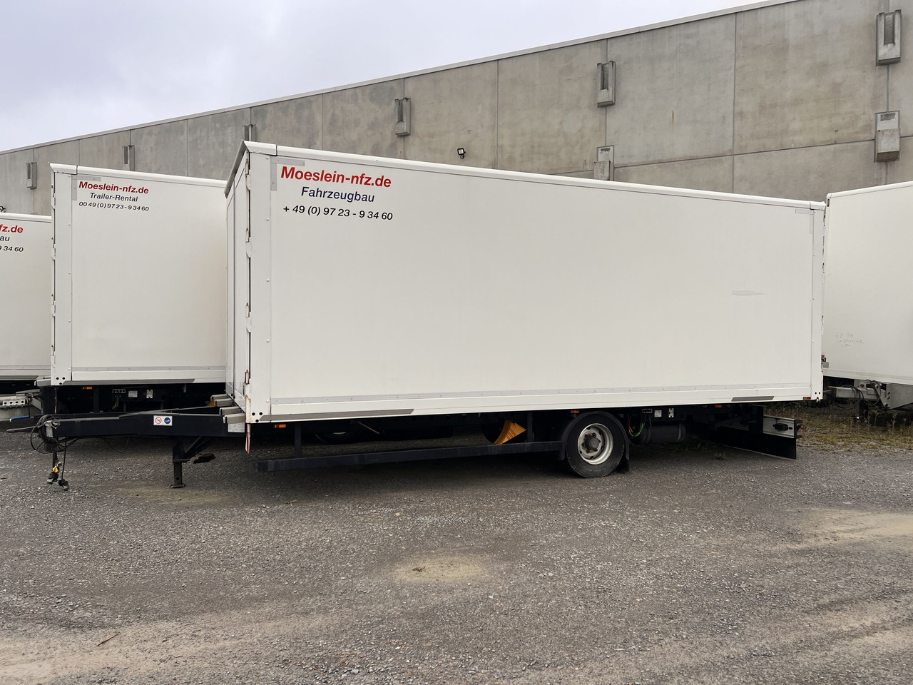 Möslein EK 1- D 7,3  1 Achs Kofferanhänger Durchladen7,08 m lang - Прицеп-фургон: фото 1 Möslein EK 1- D 7,3  1 Achs Kofferanhänger Durchladen7,08 m lang - Прицеп-фургон: фото 1
