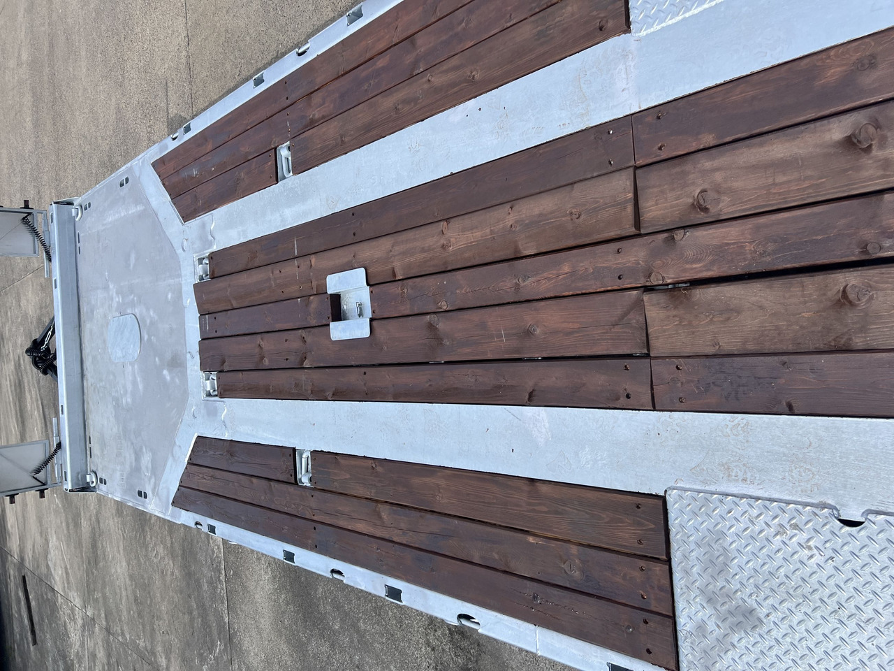 Möslein T 3-9,20 F 3 Achs Tieflader mit gerader Ladefläche 9 m, Neufahrzeug - Низкорамный прицеп: фото 2 Möslein T 3-9,20 F 3 Achs Tieflader mit gerader Ladefläche 9 m, Neufahrzeug - Низкорамный прицеп: фото 2