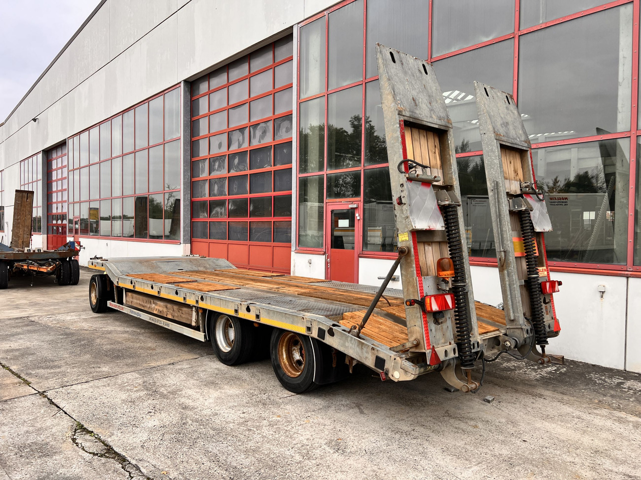 Möslein TF3 Schwebheim 3 Achs Tiefladeranhänger - Низкорамный прицеп: фото 3 Möslein TF3 Schwebheim 3 Achs Tiefladeranhänger - Низкорамный прицеп: фото 3