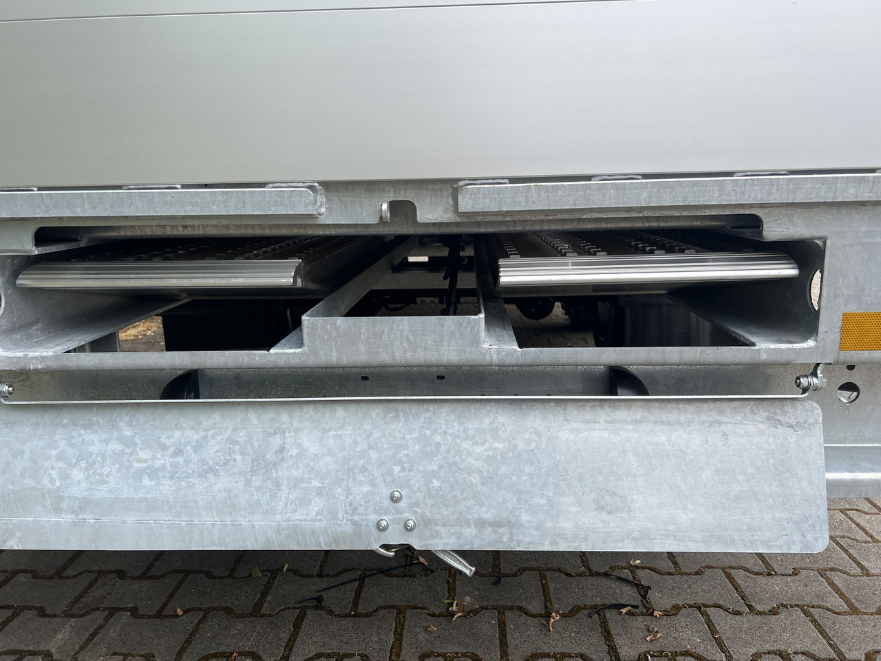 Новый Прицеп бортовой/ Платформа Möslein THT 14,4 G 6,2 L  14,4 t Tandem- Pritschenanhänger- Tieflader: фото 10 Новый Прицеп бортовой/ Платформа Möslein THT 14,4 G 6,2 L  14,4 t Tandem- Pritschenanhänger- Tieflader: фото 10