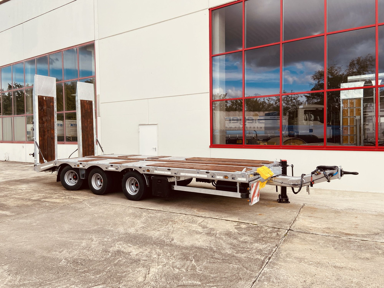 Möslein TT 31 31 t Tridem- Tieflader 3 Achs, 8 m LadeflächeNeufahrzeug - Низкорамный прицеп: фото 4 Möslein TT 31 31 t Tridem- Tieflader 3 Achs, 8 m LadeflächeNeufahrzeug - Низкорамный прицеп: фото 4