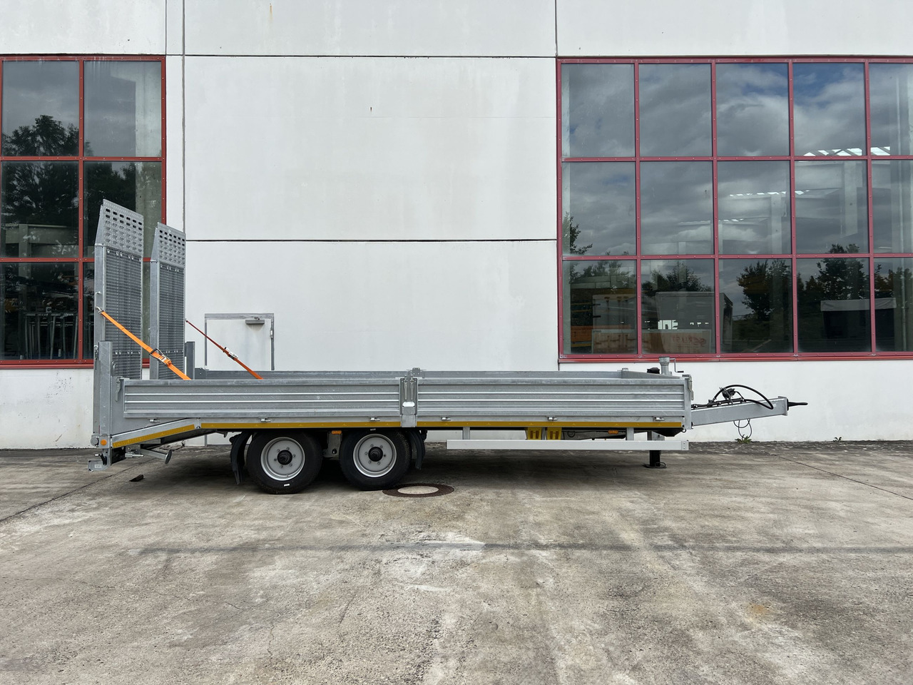 Möslein TT11 BR Neuer Tandemtieflader, breit Rampen - Низкорамный прицеп: фото 1 Möslein TT11 BR Neuer Tandemtieflader, breit Rampen - Низкорамный прицеп: фото 1