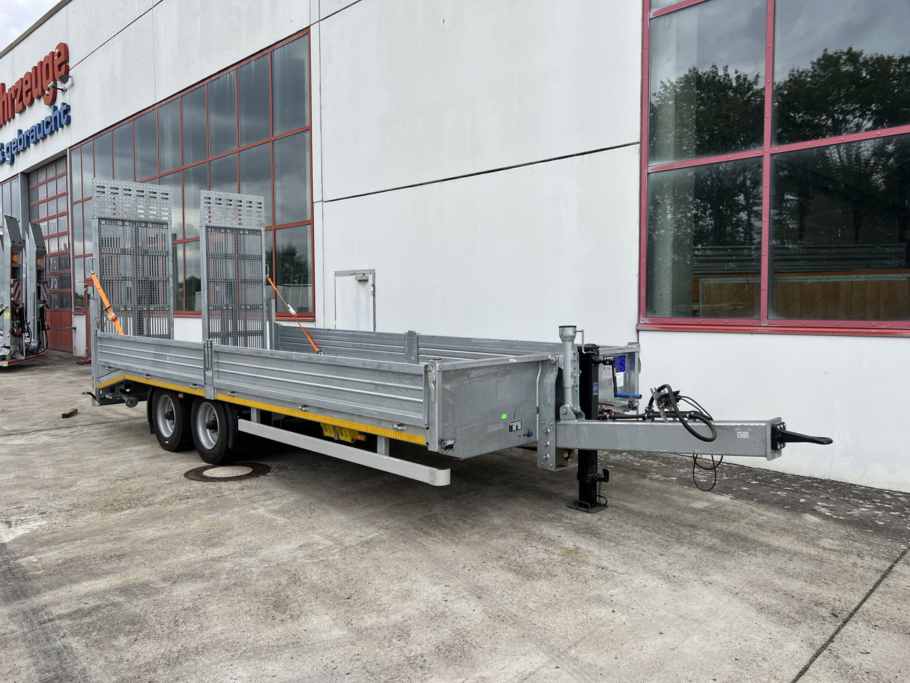 Möslein TT11 BR Neuer Tandemtieflader, breit Rampen - Низкорамный прицеп: фото 2 Möslein TT11 BR Neuer Tandemtieflader, breit Rampen - Низкорамный прицеп: фото 2