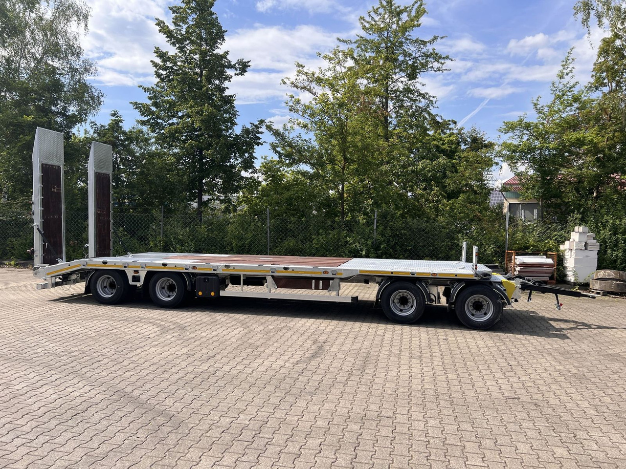 Möslein neuer 4 Achs Tieflader gerade hydraulischen Ram - Низкорамный прицеп: фото 1 Möslein neuer 4 Achs Tieflader gerade hydraulischen Ram - Низкорамный прицеп: фото 1