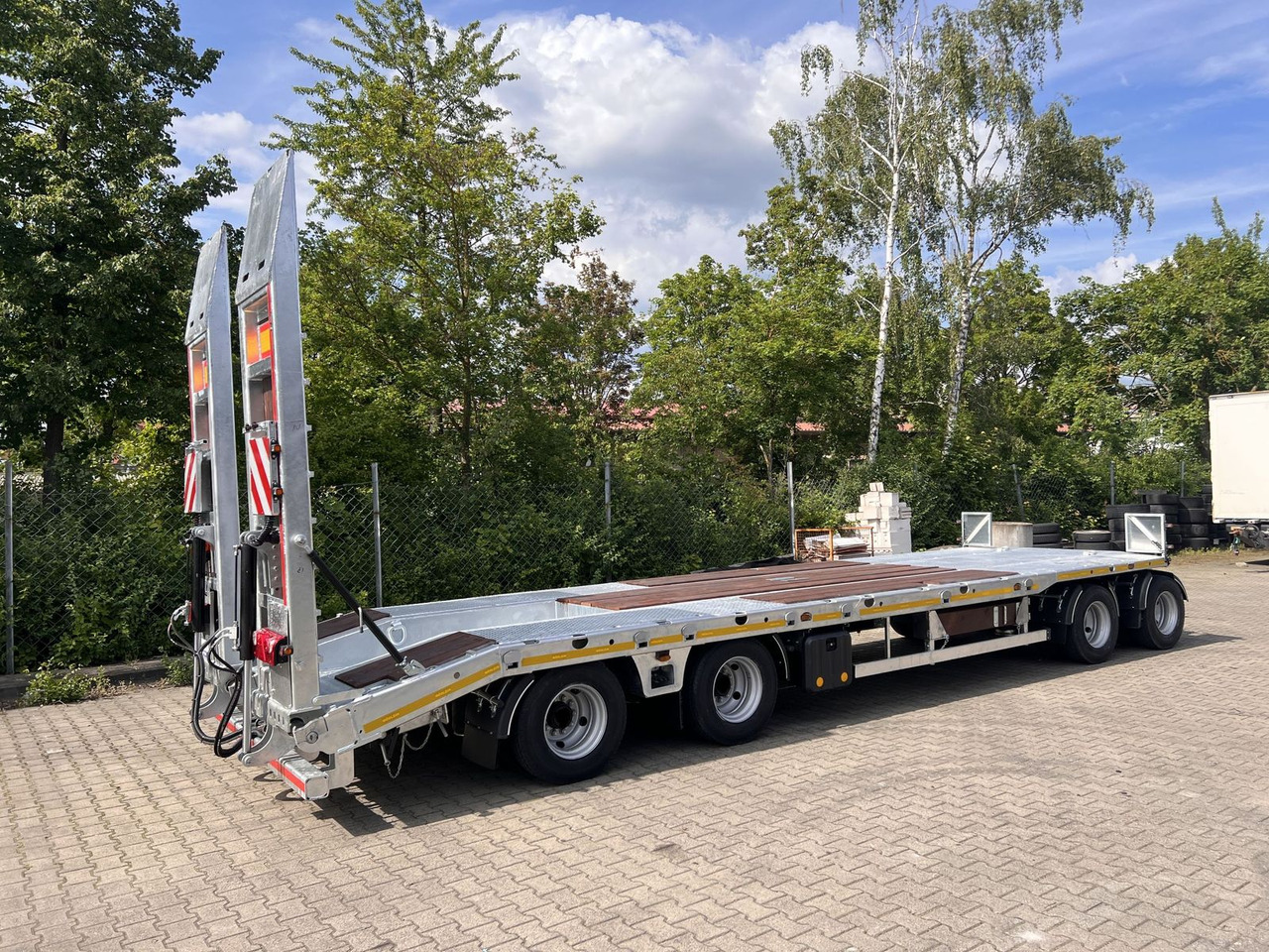 Möslein neuer 4 Achs Tieflader gerade hydraulischen Ram - Низкорамный прицеп: фото 4 Möslein neuer 4 Achs Tieflader gerade hydraulischen Ram - Низкорамный прицеп: фото 4