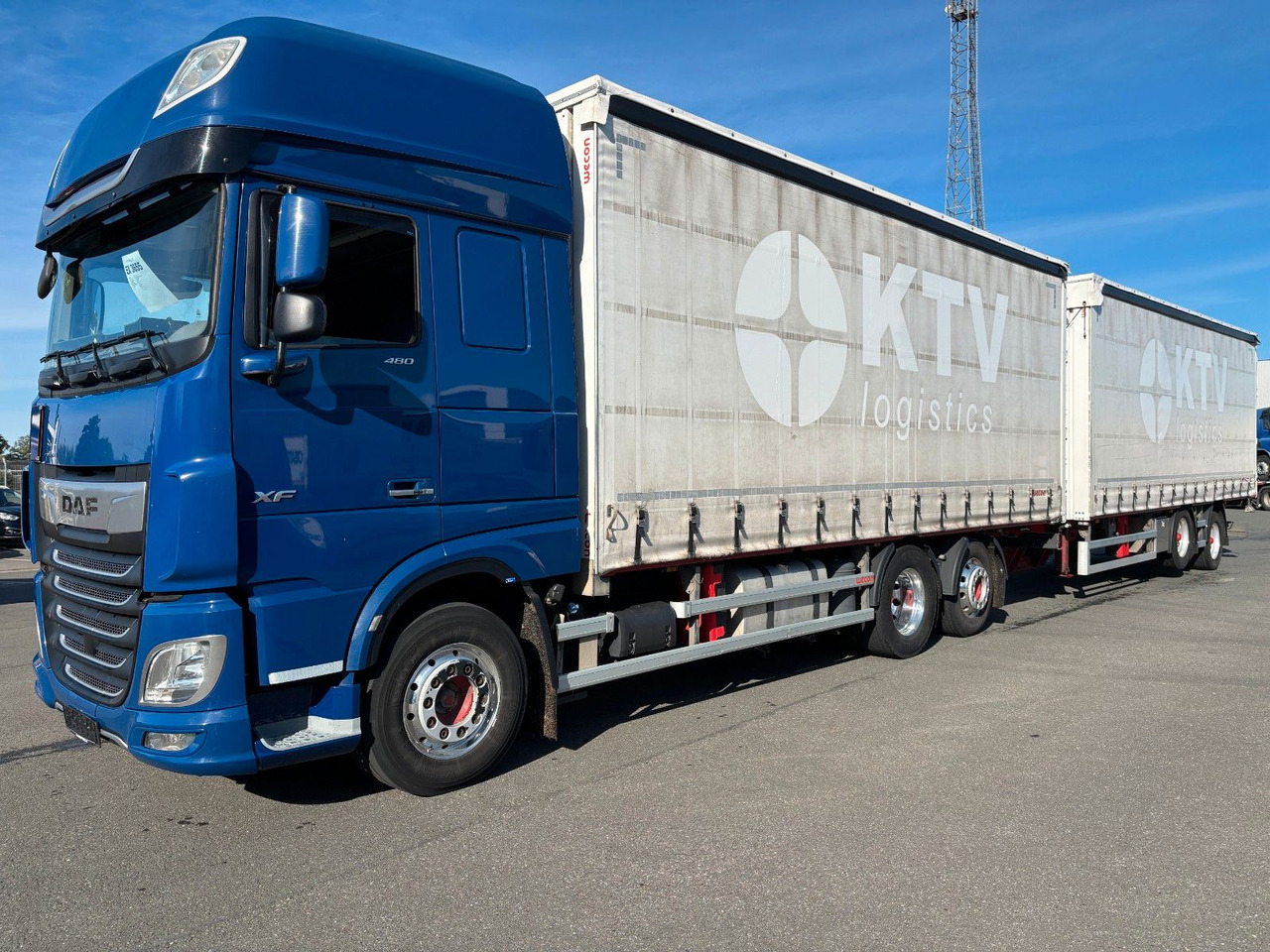 DAF SSC XF 480 Jumbozug + Anh Wecon Staplerhalterung - Тентованный грузовик: фото 1 DAF SSC XF 480 Jumbozug + Anh Wecon Staplerhalterung - Тентованный грузовик: фото 1