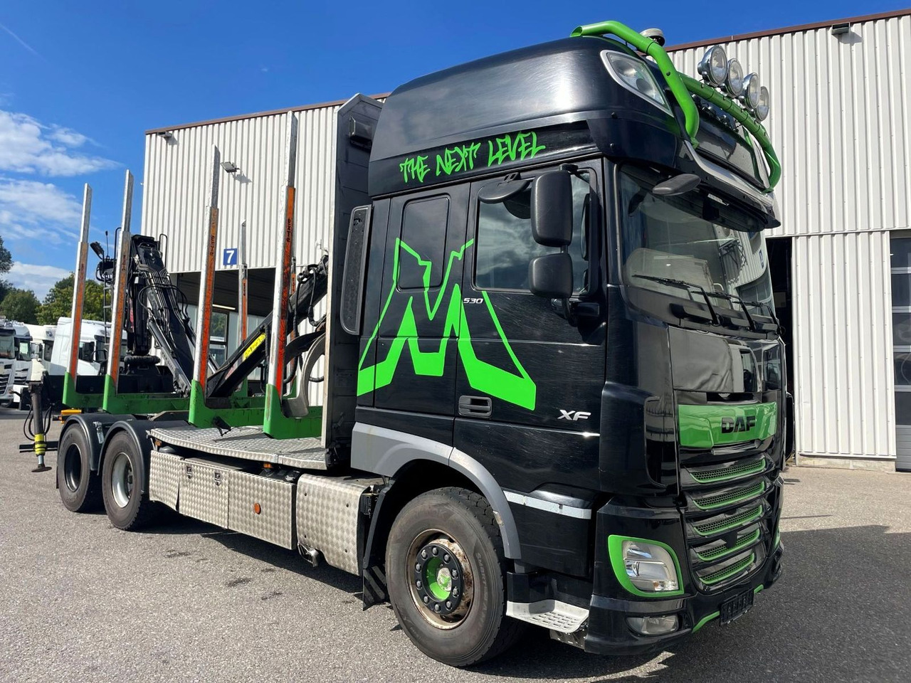 DAF FAT XF 530 SSC, Holztransport, Greifer mit Säge - Лесовоз, Автоманипулятор: фото 1 DAF FAT XF 530 SSC, Holztransport, Greifer mit Säge - Лесовоз, Автоманипулятор: фото 1
