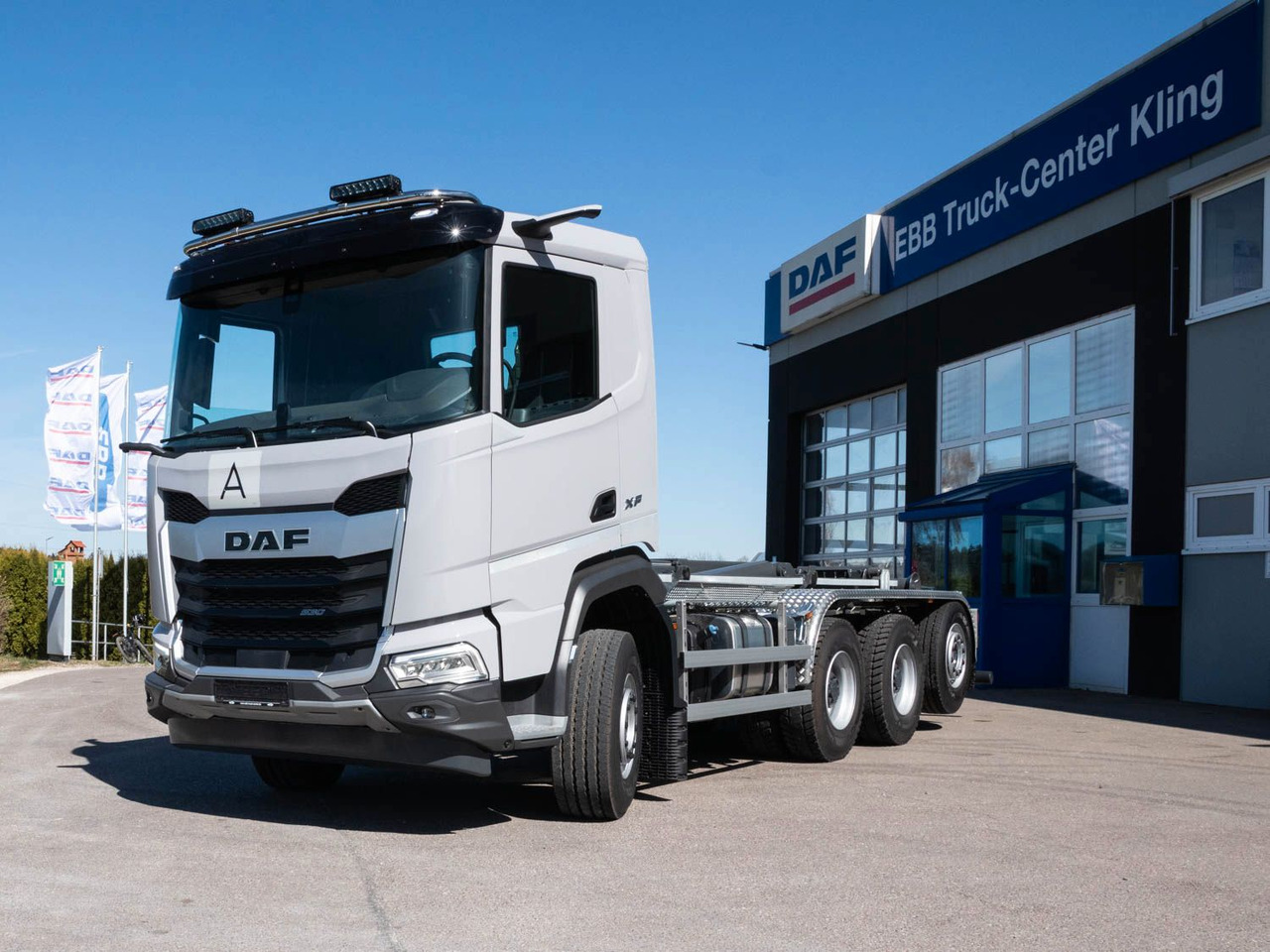 DAF XF 530 FAW mit VDL Abrollkipper DAF XF 530 FAW mit VDL Abrollkipper - Крюковой мультилифт: фото 1 DAF XF 530 FAW mit VDL Abrollkipper DAF XF 530 FAW mit VDL Abrollkipper - Крюковой мультилифт: фото 1
