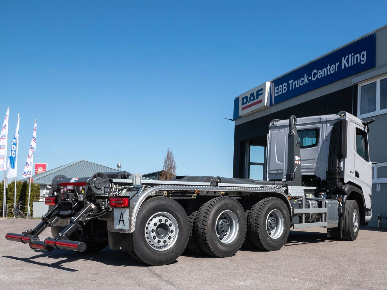 DAF XF 530 FAW mit VDL Abrollkipper DAF XF 530 FAW mit VDL Abrollkipper - Крюковой мультилифт: фото 3 DAF XF 530 FAW mit VDL Abrollkipper DAF XF 530 FAW mit VDL Abrollkipper - Крюковой мультилифт: фото 3
