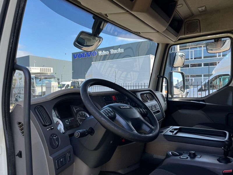 Фото интерьера 1: Грузовик с закрытым кузовом DAF LF 210, 4x2, Euro 6, Airco, Nav