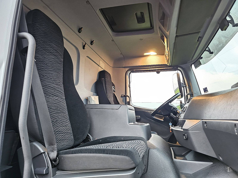 Фото интерьера 1: Грузовик с закрытым кузовом Mercedes-Benz ATEGO 1524 AIRCO LIFT AHK