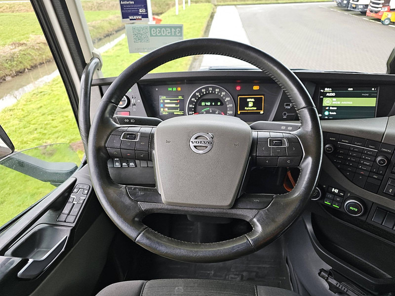 Фото интерьера 2: Тягач Volvo FH 460 ALCOA'S I-SEE ACC
