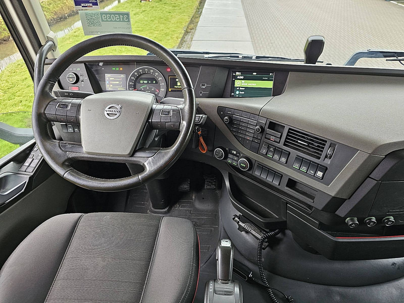 Фото интерьера 1: Тягач Volvo FH 460 ALCOA'S I-SEE ACC