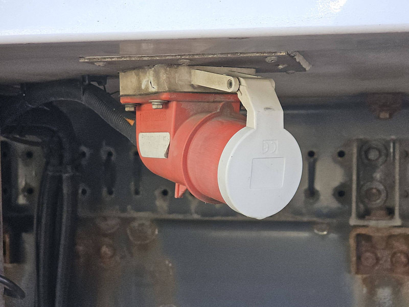 Рефрижератор Volvo FM 330 6X2 FRIGOBL. LIFT: фото 17 Рефрижератор Volvo FM 330 6X2 FRIGOBL. LIFT: фото 17