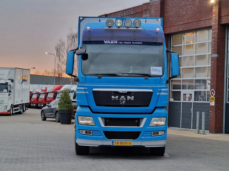 MAN TGX 26.440 6x2*4 - 3 deck Livestock - Water & Ventilation - Manual gearbox - Steering axle - Грузовик для перевозки животных: фото 3 MAN TGX 26.440 6x2*4 - 3 deck Livestock - Water & Ventilation - Manual gearbox - Steering axle - Грузовик для перевозки животных: фото 3