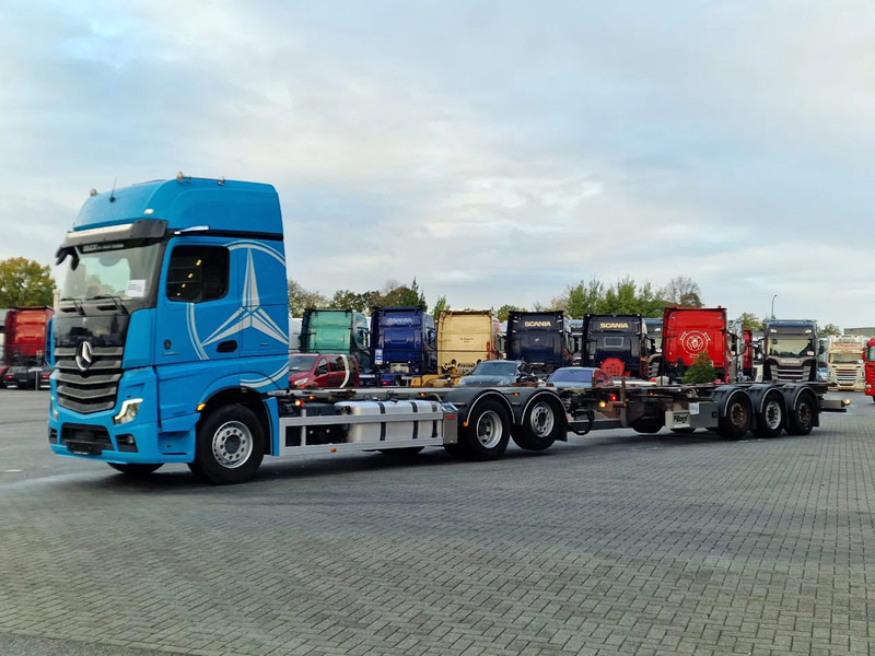 Mercedes-Benz Actros 2553 6x2 - BDF - Retarder - 4.90 WB - Full air + Fliegl trailer 2017 - Грузовик-контейнеровоз/ Сменный кузов: фото 3 Mercedes-Benz Actros 2553 6x2 - BDF - Retarder - 4.90 WB - Full air + Fliegl trailer 2017 - Грузовик-контейнеровоз/ Сменный кузов: фото 3