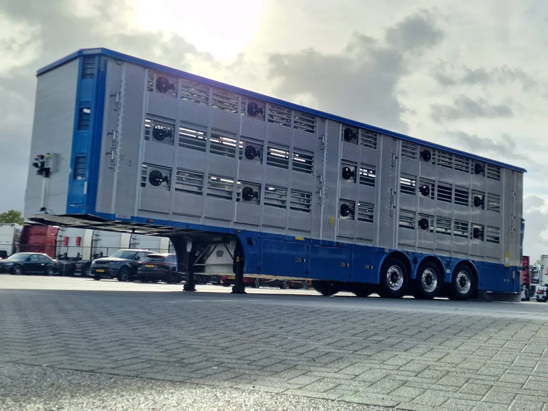 Pezzaioli New 3 stock livestock trailer 95.4M2 - Water & Ventilation - Lifting floors - Lifting roof - Lift axle - Полуприцеп для перевозки животных: фото 4 Pezzaioli New 3 stock livestock trailer 95.4M2 - Water & Ventilation - Lifting floors - Lifting roof - Lift axle - Полуприцеп для перевозки животных: фото 4