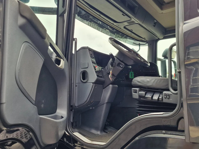 Грузовик с закрытым кузовом Scania P280 6x2*4 - Box - Loadlift - Low KM - Steering axle - Euro 6 - Full air: фото 12