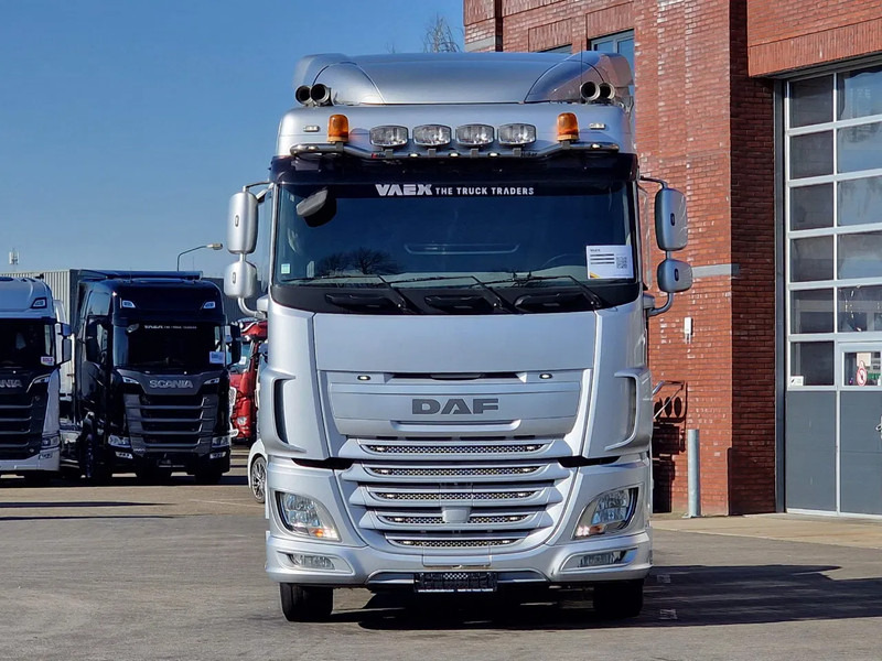 DAF XF 440 SpaceCab 4x2 - Full spoiler - Alloy wheels - Air horn - Light bar - Тягач: фото 2 DAF XF 440 SpaceCab 4x2 - Full spoiler - Alloy wheels - Air horn - Light bar - Тягач: фото 2