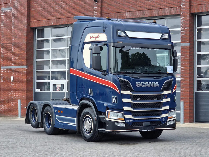Scania R520 V8 NGS Highline 6x2 - PTO/Hydraulic - Full air - 2.95 WB - Navi - Fridge - Sliding 5th wheel - Тягач: фото 1 Scania R520 V8 NGS Highline 6x2 - PTO/Hydraulic - Full air - 2.95 WB - Navi - Fridge - Sliding 5th wheel - Тягач: фото 1