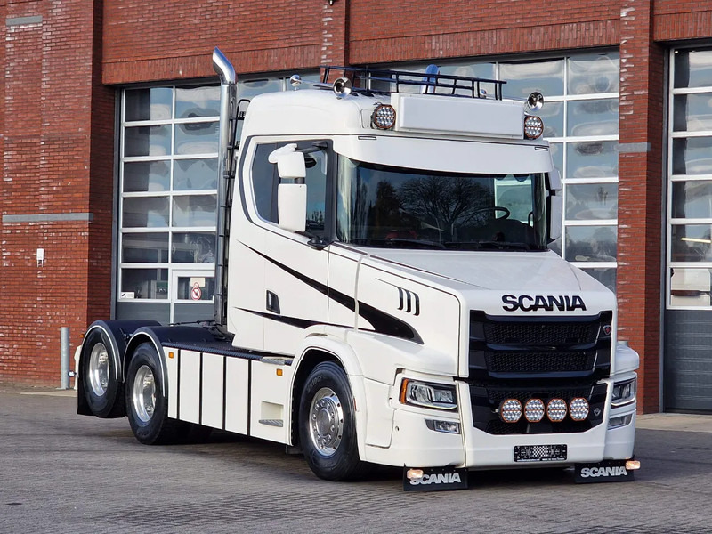 Scania T580 V8 Tuft Torpedo V8 - Custom exterior - Retarder - Full air - Show truck - Stack exhaust - Тягач: фото 2 Scania T580 V8 Tuft Torpedo V8 - Custom exterior - Retarder - Full air - Show truck - Stack exhaust - Тягач: фото 2