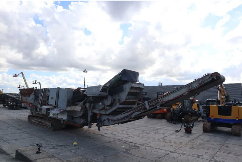 SBM REMAX 1218 E/D | REMOTE | CRUSHER | INCL. PARTS CONTAINER - Мобильная дробилка: фото 4 SBM REMAX 1218 E/D | REMOTE | CRUSHER | INCL. PARTS CONTAINER - Мобильная дробилка: фото 4