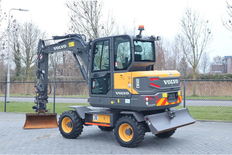 Volvo EW 60 E | DEMO | 30 KM/H | ROTOTILT + GRIPPER | BUCKET - Колёсный экскаватор: фото 3 Volvo EW 60 E | DEMO | 30 KM/H | ROTOTILT + GRIPPER | BUCKET - Колёсный экскаватор: фото 3