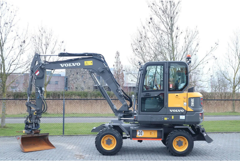 Volvo EW 60 E | DEMO | 30 KM/H | ROTOTILT + GRIPPER | BUCKET - Колёсный экскаватор: фото 1 Volvo EW 60 E | DEMO | 30 KM/H | ROTOTILT + GRIPPER | BUCKET - Колёсный экскаватор: фото 1