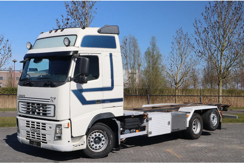 Volvo FH 460 | 6X2 | MANUAL | BDF | RETARDER | EURO 3 - Грузовик-контейнеровоз/ Сменный кузов: фото 1 Volvo FH 460 | 6X2 | MANUAL | BDF | RETARDER | EURO 3 - Грузовик-контейнеровоз/ Сменный кузов: фото 1