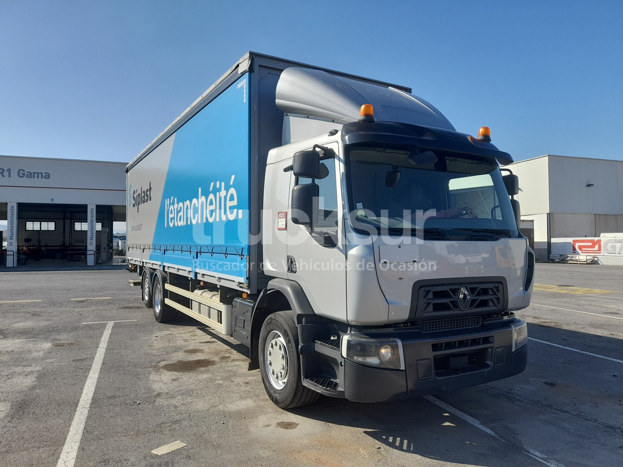 RENAULT D320.26 ejes 6x2*4 - Тентованный грузовик: фото 1 RENAULT D320.26 ejes 6x2*4 - Тентованный грузовик: фото 1