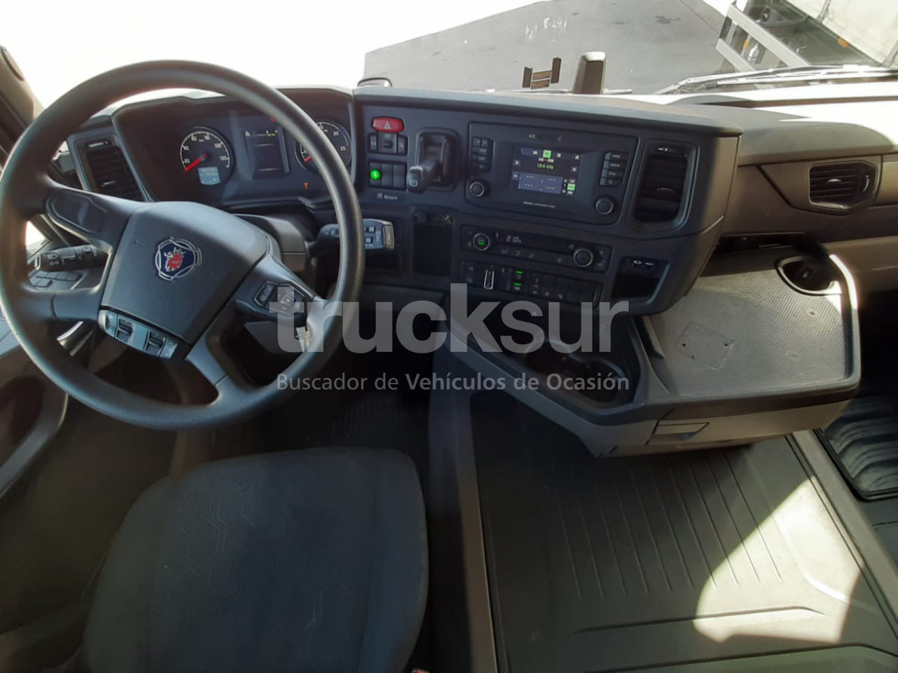 SCANIA R450.18 - Тентованный грузовик: фото 5 SCANIA R450.18 - Тентованный грузовик: фото 5