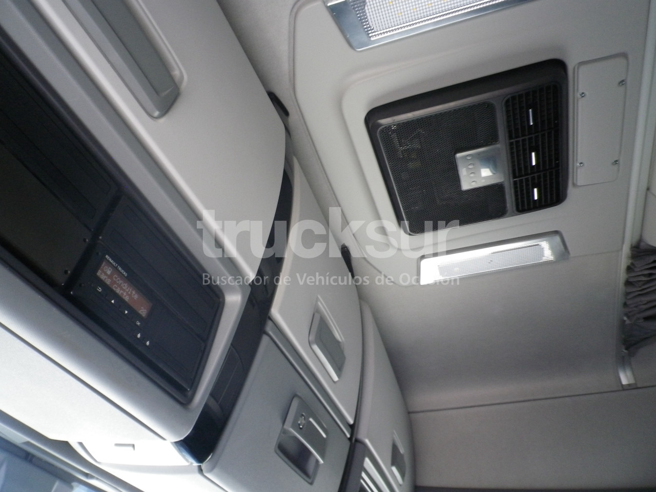 Тягач RENAULT T520 HIGH SLEEPER CAB: фото 12 Тягач RENAULT T520 HIGH SLEEPER CAB: фото 12