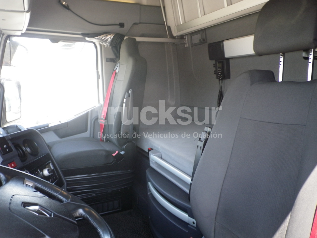 Тягач RENAULT T520 HIGH SLEEPER CAB: фото 9 Тягач RENAULT T520 HIGH SLEEPER CAB: фото 9