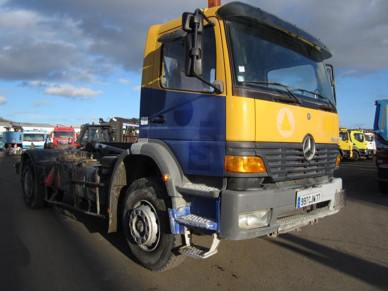 Mercedes Atego 1823 - Крюковой мультилифт: фото 2 Mercedes Atego 1823 - Крюковой мультилифт: фото 2