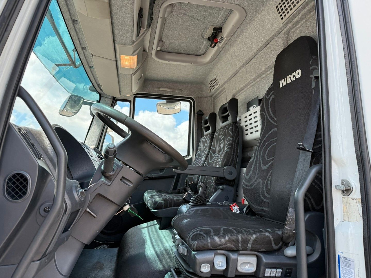 Iveco 180E32 Schmitz / Thermo King T-1200R Spectrum Iveco 180E32 Schmitz / Thermo King T-1200R Spectrum - Рефрижератор: фото 5 Iveco 180E32 Schmitz / Thermo King T-1200R Spectrum Iveco 180E32 Schmitz / Thermo King T-1200R Spectrum - Рефрижератор: фото 5