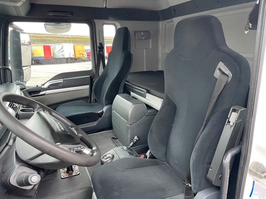 Фото интерьера 1: Грузовик-шасси MAN TGS 26.440 6x2*4 Euro 6 Chassis ADR MAN TGS 26.440 6x2*4 Euro 6 Chassis ADR