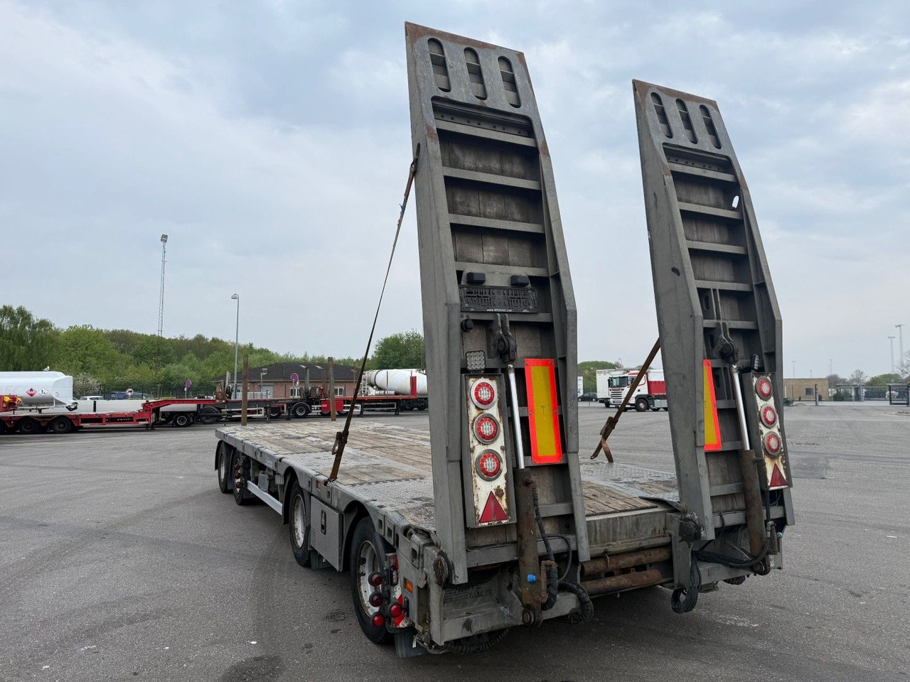 MTDK 4 Achsen 30 t. Maschinen Hydr. rampen - Низкорамный прицеп: фото 4 MTDK 4 Achsen 30 t. Maschinen Hydr. rampen - Низкорамный прицеп: фото 4