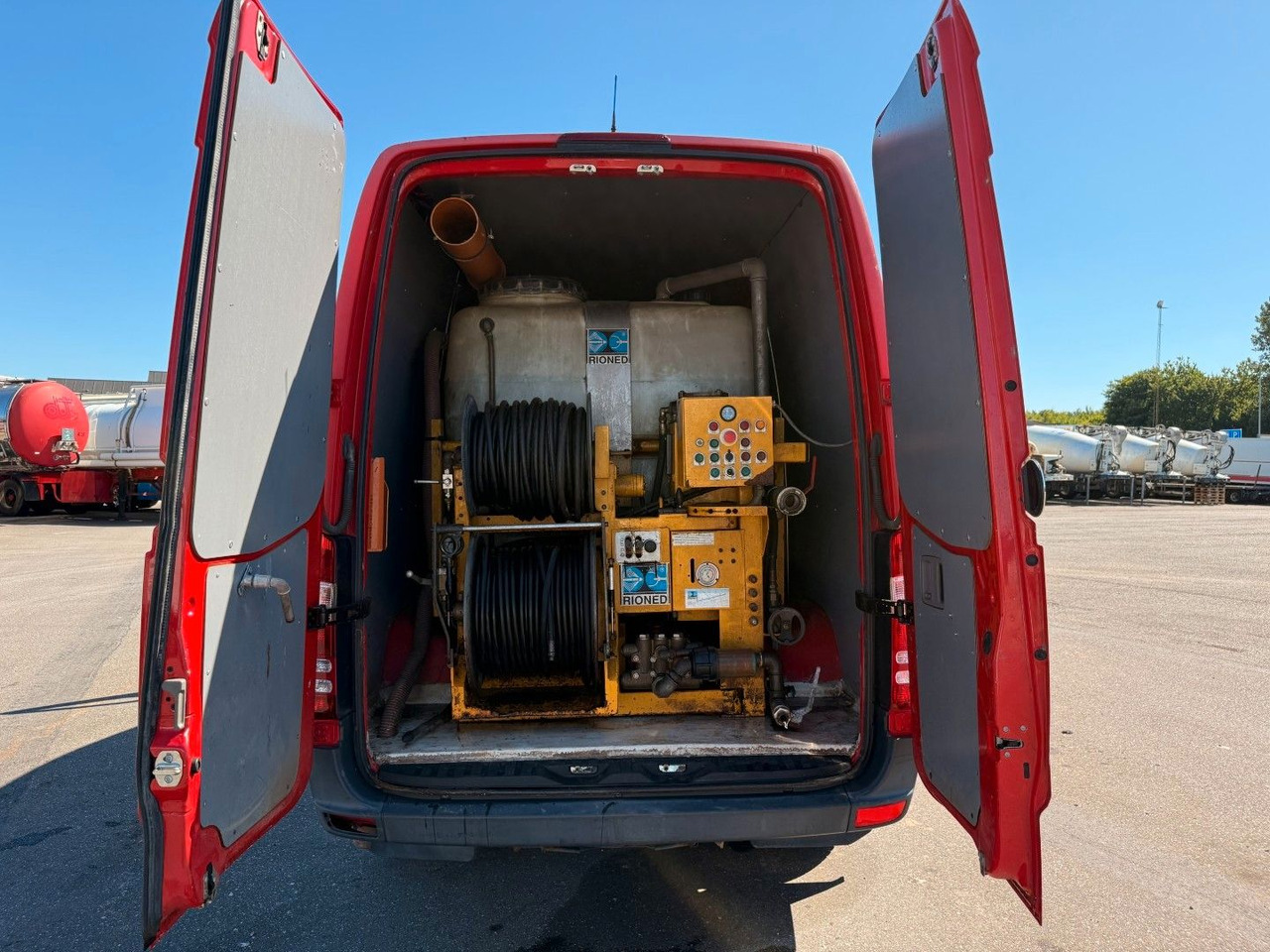 Mercedes-Benz Sprinter 516 CDI Rioned High Pressure - Ассенизатор: фото 1 Mercedes-Benz Sprinter 516 CDI Rioned High Pressure - Ассенизатор: фото 1