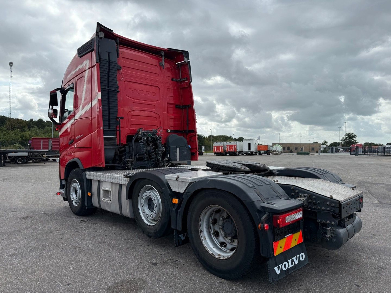 Volvo FH 460 6x2 Globetrotter Euro 6 - Тягач: фото 4 Volvo FH 460 6x2 Globetrotter Euro 6 - Тягач: фото 4