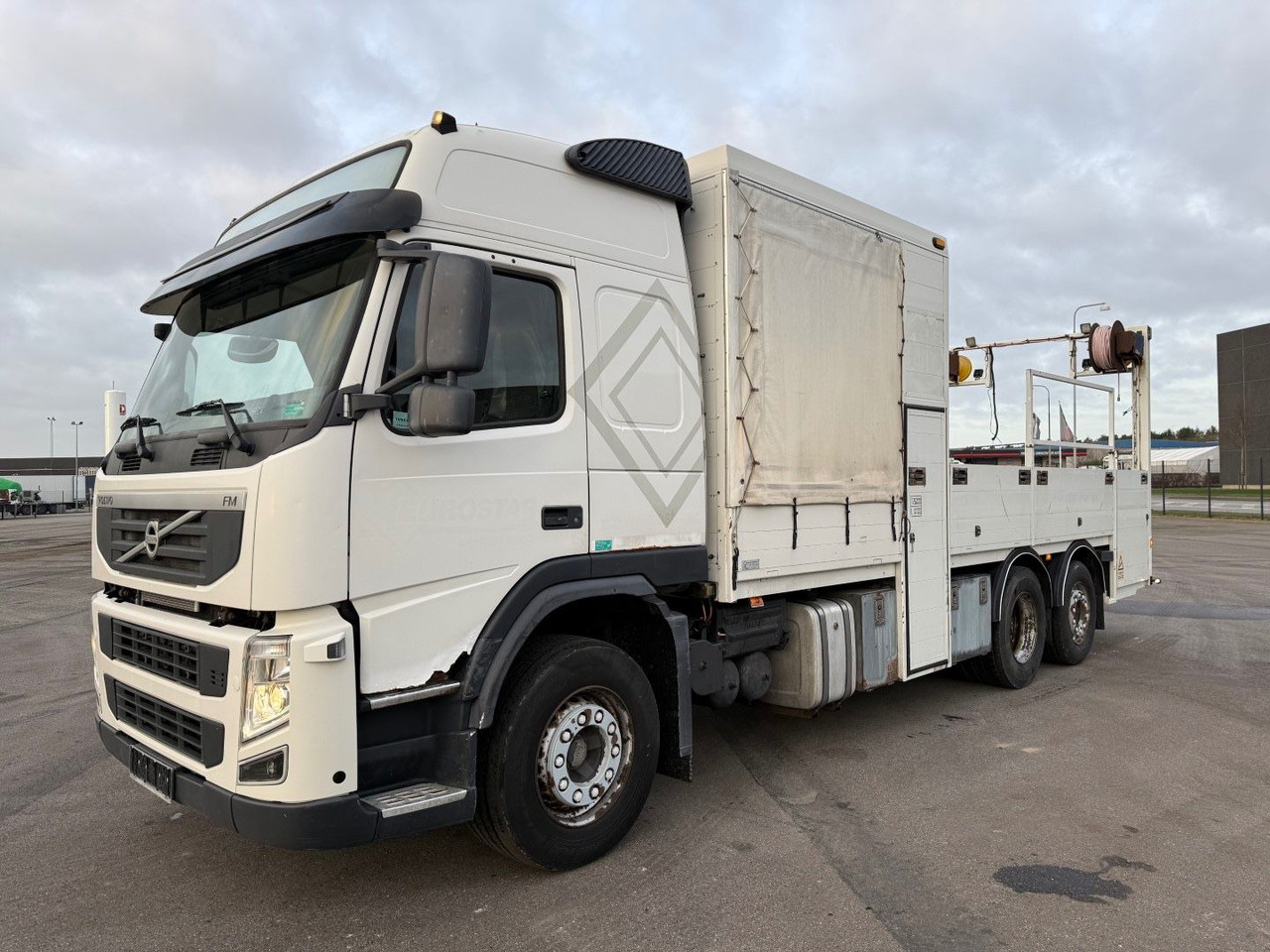Volvo FM 410 6x2 Euro 5 - Грузовик бортовой/ Платформа: фото 1 Volvo FM 410 6x2 Euro 5 - Грузовик бортовой/ Платформа: фото 1