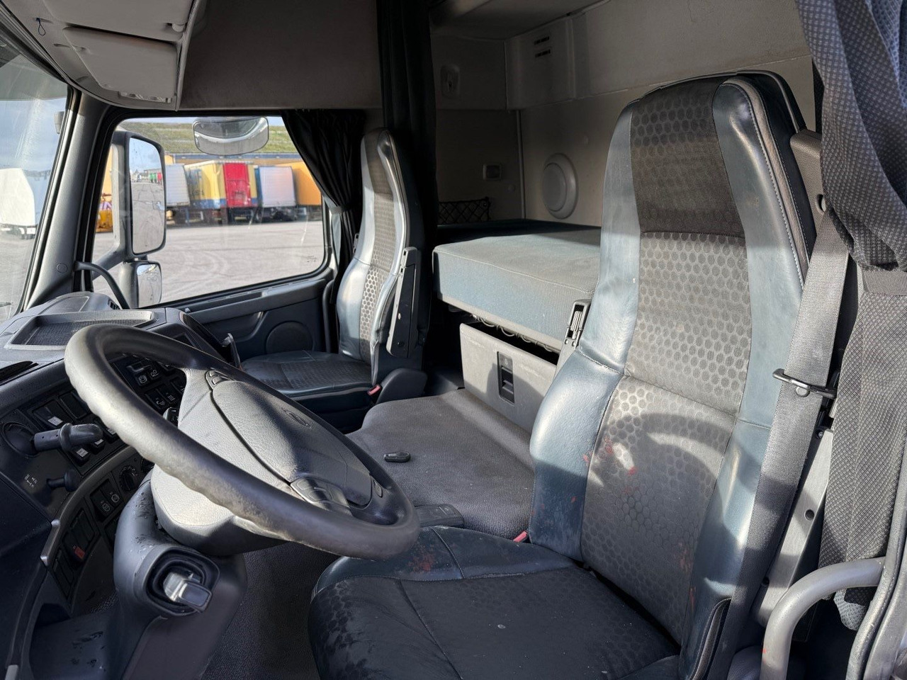 Volvo FM 410 6x2 Euro 5 - Грузовик бортовой/ Платформа: фото 5 Volvo FM 410 6x2 Euro 5 - Грузовик бортовой/ Платформа: фото 5