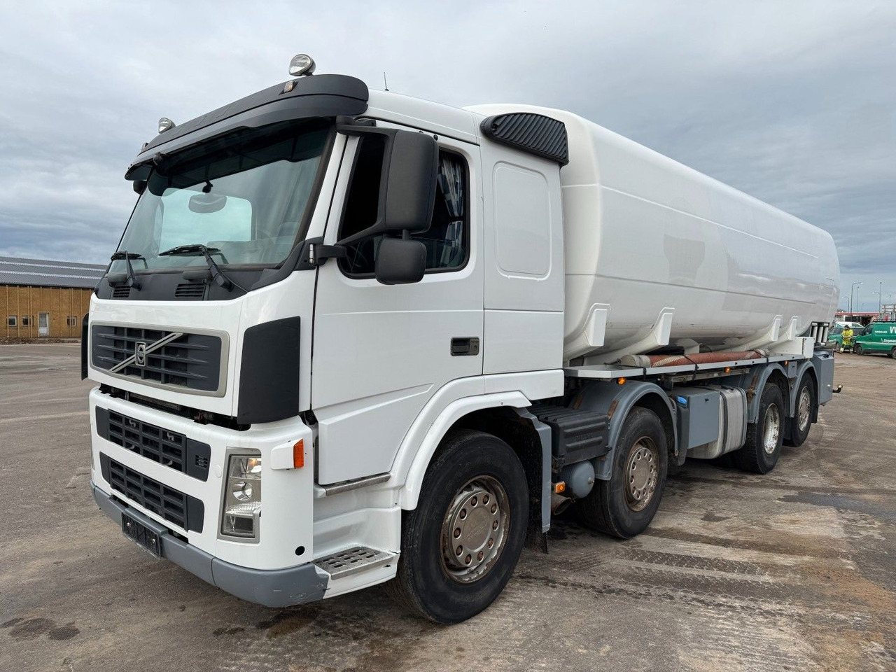 Volvo FM 440 8x2*6 24.000 l. ADR Tanktruck - Грузовик-цистерна: фото 1 Volvo FM 440 8x2*6 24.000 l. ADR Tanktruck - Грузовик-цистерна: фото 1